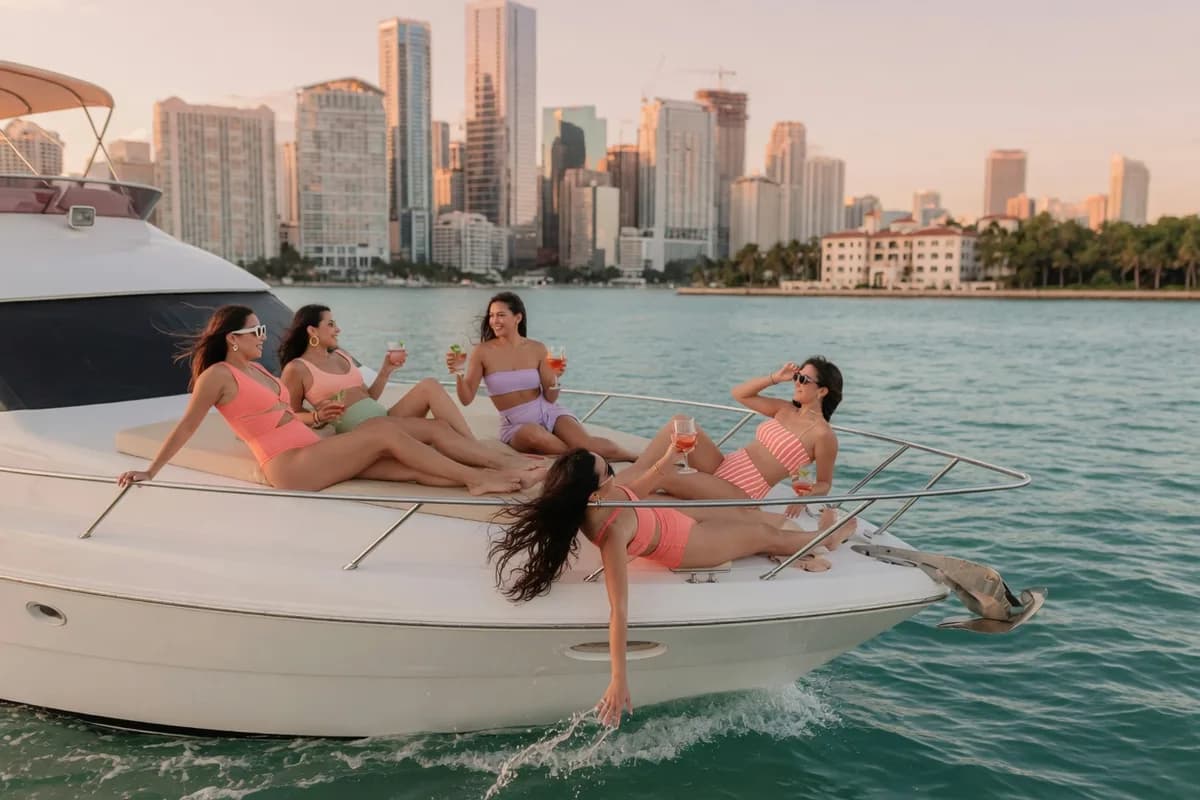 Private 50' Yacht Experience on Biscayne Bay